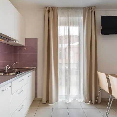 Dolac Apartment *