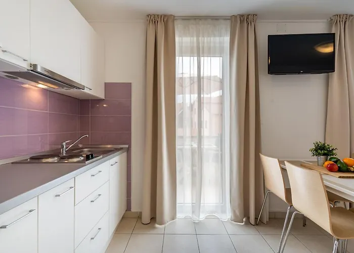 Dolac Apartment *