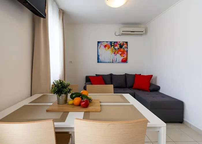 Dolac Apartment *